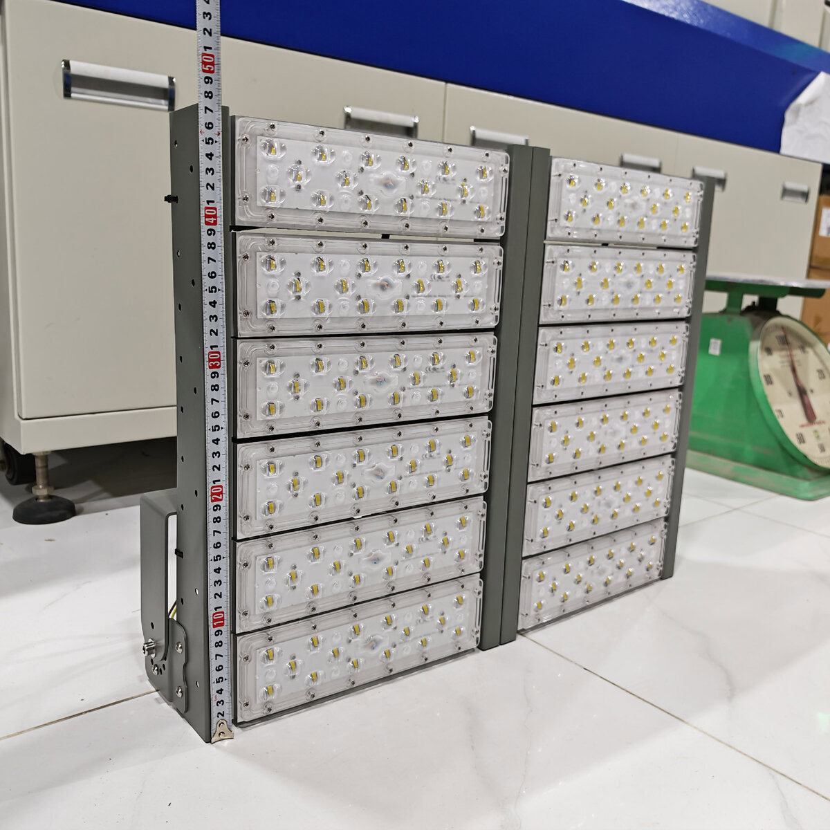 Đèn LED pha P01 (Khung xám) Module SMD 5050 Mẫu A - Công suất 600W - Ảnh 5