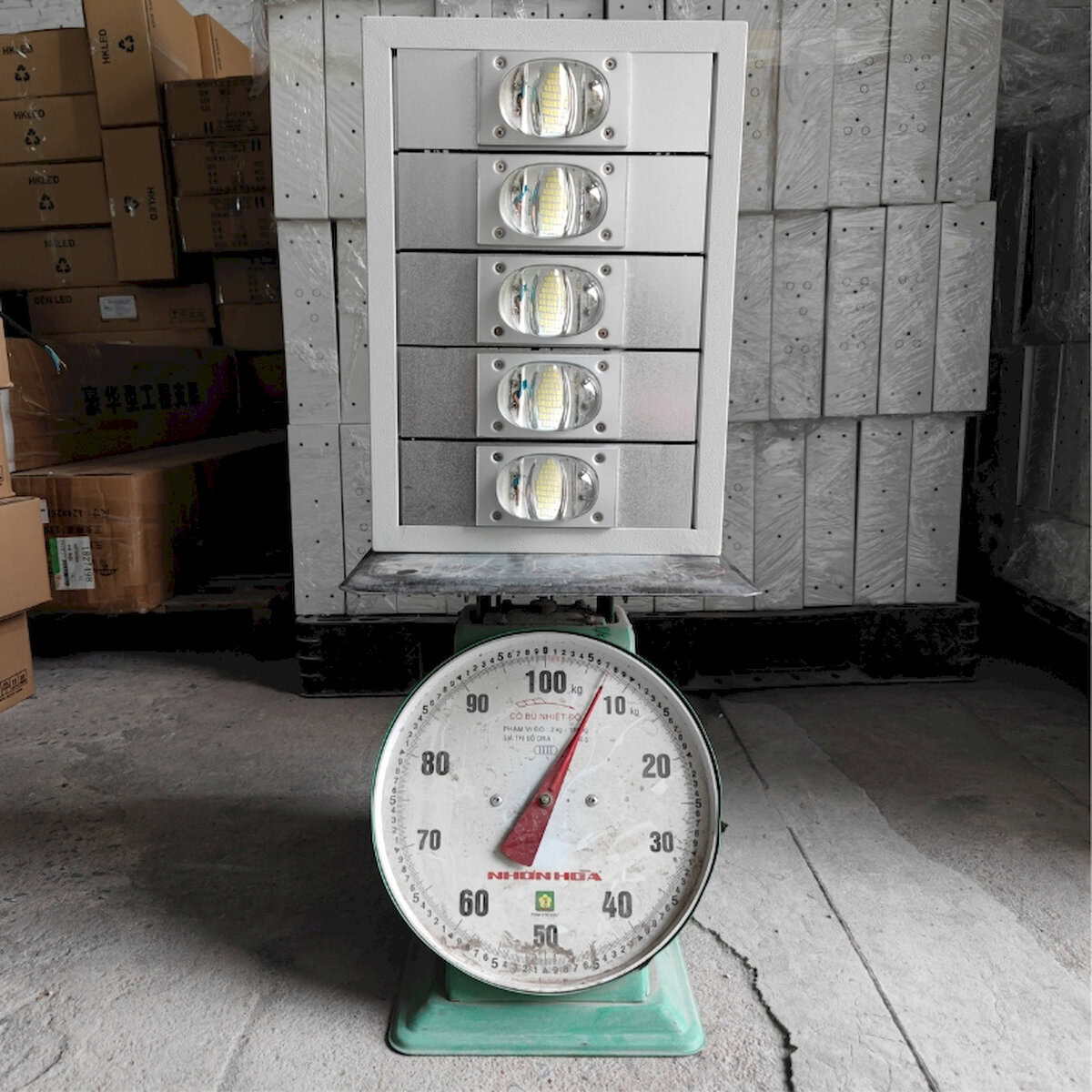 Đèn LED pha P02 (Khung hộp kín) Module COB 3030 - Công suất 250W - Ảnh 4