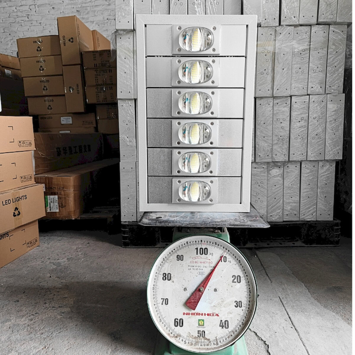 Đèn LED pha P02 (Khung hộp kín) Module COB 3030 - Công suất 300W - Ảnh 5