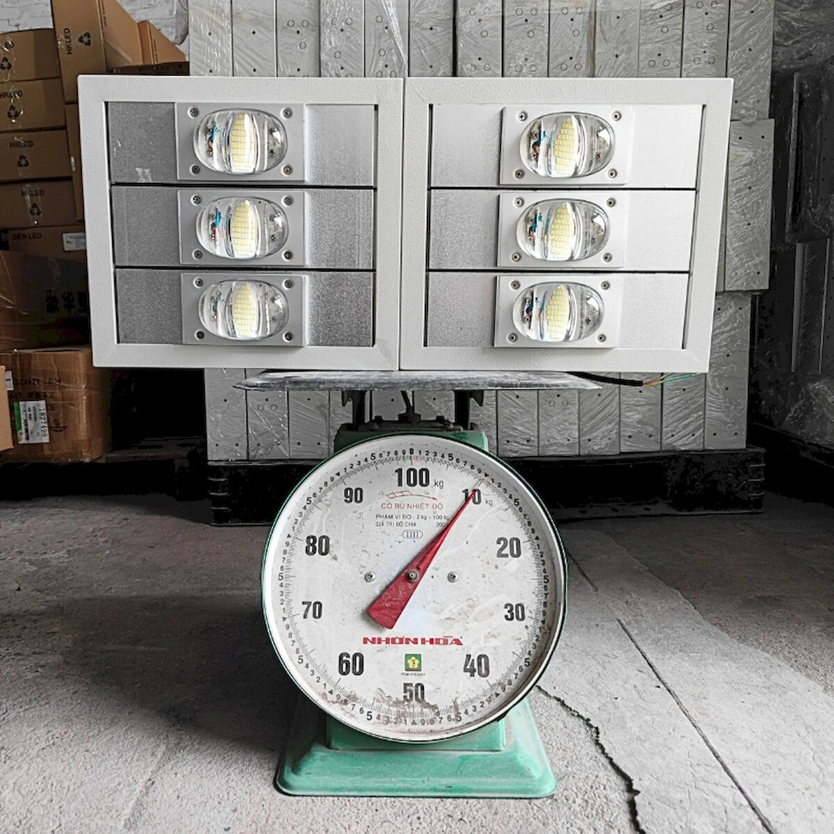 Đèn LED pha P02 (Khung hộp kín) Lắp ngang Module COB 3030 - Công suất 300W - Ảnh 5